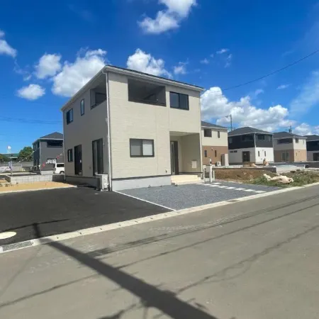 Spacious new detached house, 10-minute walk from Yachimata Station, parking for 3 cars, 4 bedrooms,