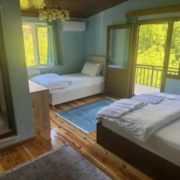 Campagna Waterfalls View Suites - Housity