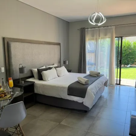 Manor Hills Guest Lodge