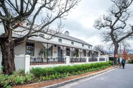Avondrood Guest House by the Oyster Collection Отели рядом с достопримечательностью «First South African Perfume Museum»