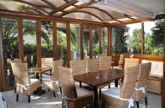 Hotel Chris Отели в г. Кифисия