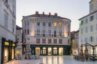 سنترال سكوير هيرتيدج هوتل Hotels near Old Split