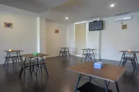 RedDoorz Plus Near Solo Baru Hotels in Baki