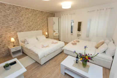 Apartments Villa Sol Hotels in Komarna