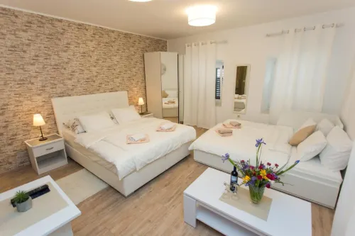Apartments Villa Sol Hotels in Saplunara