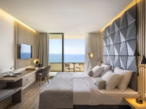 阿米內斯桂冠卡拉尼酒店 Opcina Makarska酒店