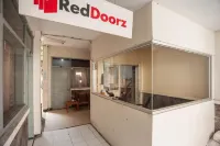 RedDoorz Plus Near RS PMI Bogor Hotel a Central Bogor