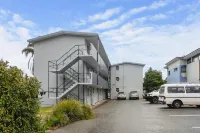 Malibu Apartments - Perth Hotels near Bureau of Meteorology