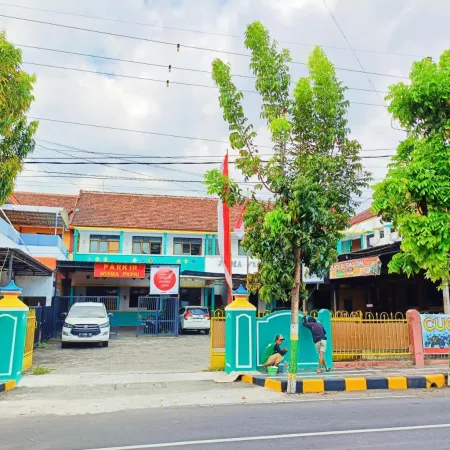 YUTAKA Inn Stasiun Kota Madiun Отели в г. Мадиун