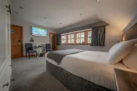 Oak Tree Inn Hotels in Luss