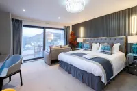 Waterhead Bath Suites