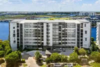 North Shore Oceanside Kawana - parking
