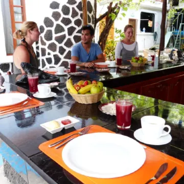 Hotel Coloma Galapagos Отели рядом с достопримечательностью «Баия Тортуга»