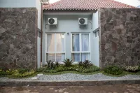 RedDoorz Plus Near Pasundan University Hoteles en Cikawao