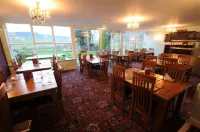 Three Wheat Heads Hotels in Ingram