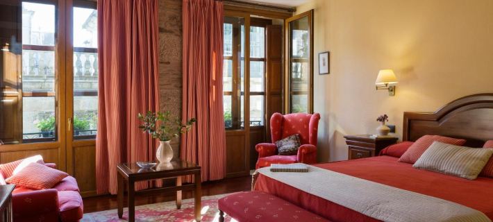 Hotel Rua Villar โรงแรมในซานเตียโกเดกอมโปสเตลา