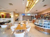 Crystal City Hotel โรงแรมใกล้พิพิธภัณฑ์สงคราม