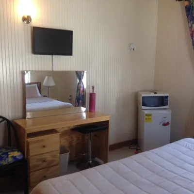 Eko Cozy Guest House Hotels near VC Bird Monument