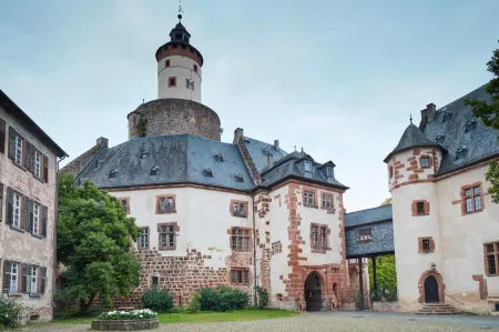 Hotel Schloss Büdingen Отели рядом с достопримечательностью «Schlossmuseum - Schloss Budingen»