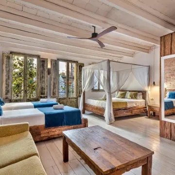 La Bodega Suites Hotels near Perú Ritmos y Costumbres L'Hospitalet - Barcelona