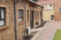 Emperor Lodge and Tours Hotels in Vosloorus