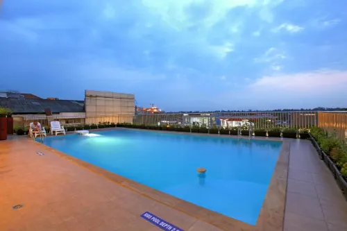 트리뷰트 로얄 트리푸니투라 호텔