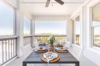 Sand Dune by AvantStay Vibrant 6 Br Bungalow w Entertainers Dream Roof