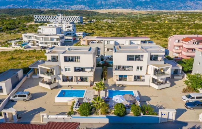Apartments & Rooms Danivan Pool Villas B