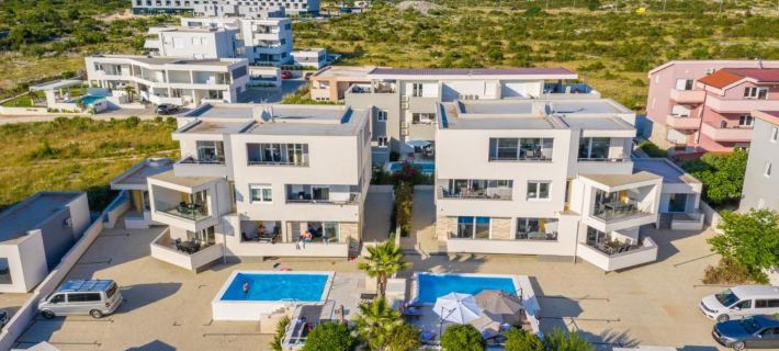 Apartments & Rooms Danivan Pool Villas B Hotels in Novalja