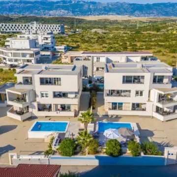 Apartments & Rooms Danivan Pool Villas B