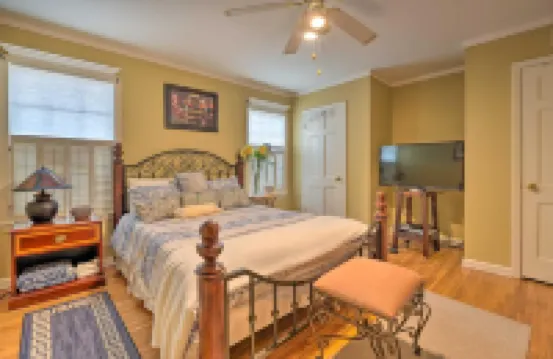 Spacious Memphis Home - Walk to Graceland Hotels near Graceland