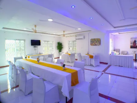 Park Springs Hotel Отели в г. Кейп-Кост