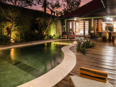 Segara Beach House Villa Kuta