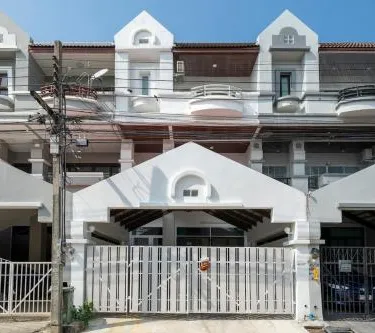 รูปภาพของCity Home 4BR near Hua Mak station with parking