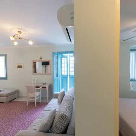 999 Luxury Hotel