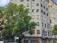 Hostal Abastos Hotel dekat Torres de Serranos