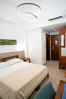Petit Hotel - 3-Star