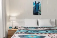 The Hitching Post Motel - Parking