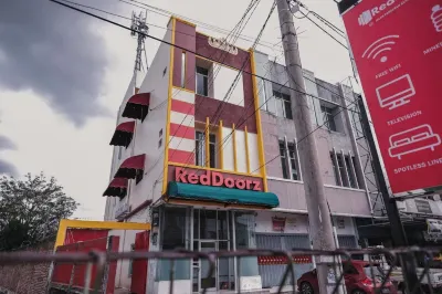 RedDoorz @ Jalan Pangeran Antasari Lampung 2 Hotel berhampiran Perum Griya Sukarame Blok F6
