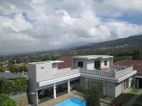 Osmond Villa Resort Hotels in Lembang