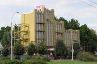 Manhattan Hotel & Restaurant