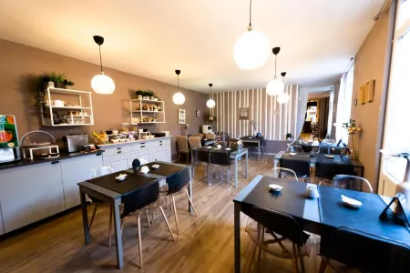 Hôtel le Lion d'or Отели в г. Сент-Оппортюн-дю-Боск