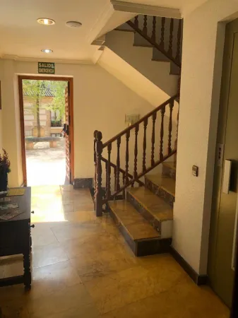 Hotel Martin Отели рядом со станцией Toledo′S Train Station