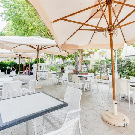 Hotel Gadames - Lunch on the Beach