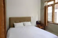 Sukawana Guest House Mitra RedDoorz Hotels in Jatiwangi