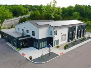 Travel Themed Group Suite Near Route 66