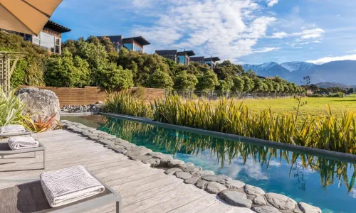 Mr & MRS Smith Hapuku Lodge & Tree Houses