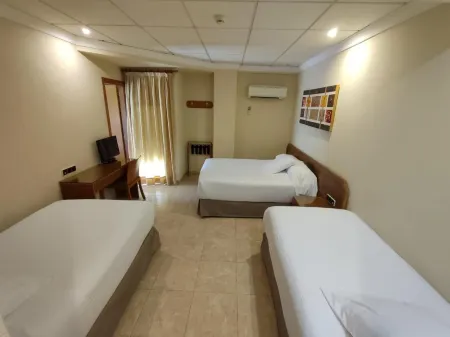 Hostal Moreno Отели в г. Альхинет