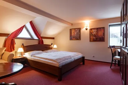 Wellness Hotel Gondola Отели рядом с достопримечательностью «House No. 83 in Prazska Street»