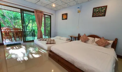 Warakorn Baansuan Amphawa Hotels in 